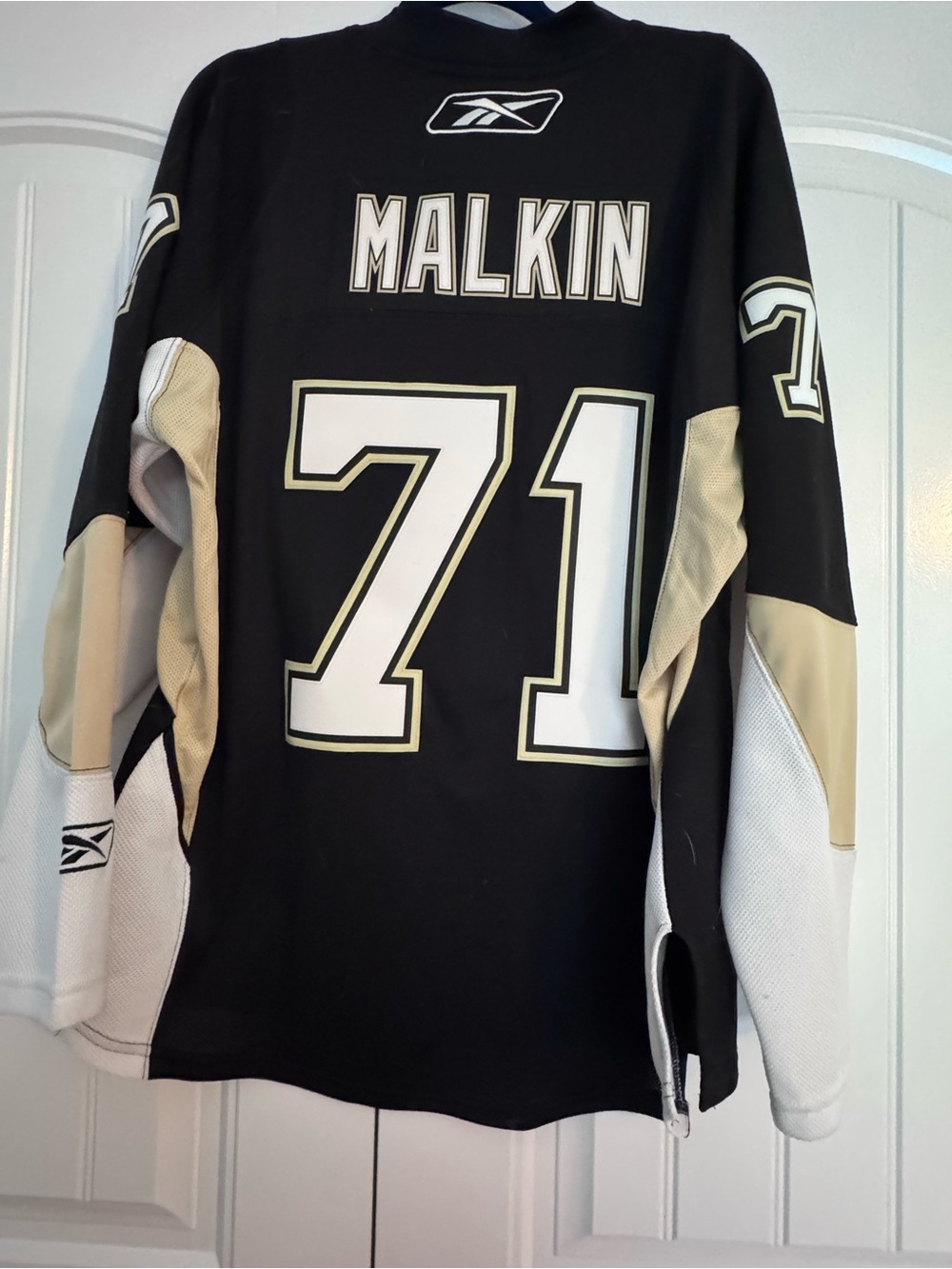 Pittsburgh Penguins Reebok Black and White NHL Reebok Jersey. - Picture 2 of 4
